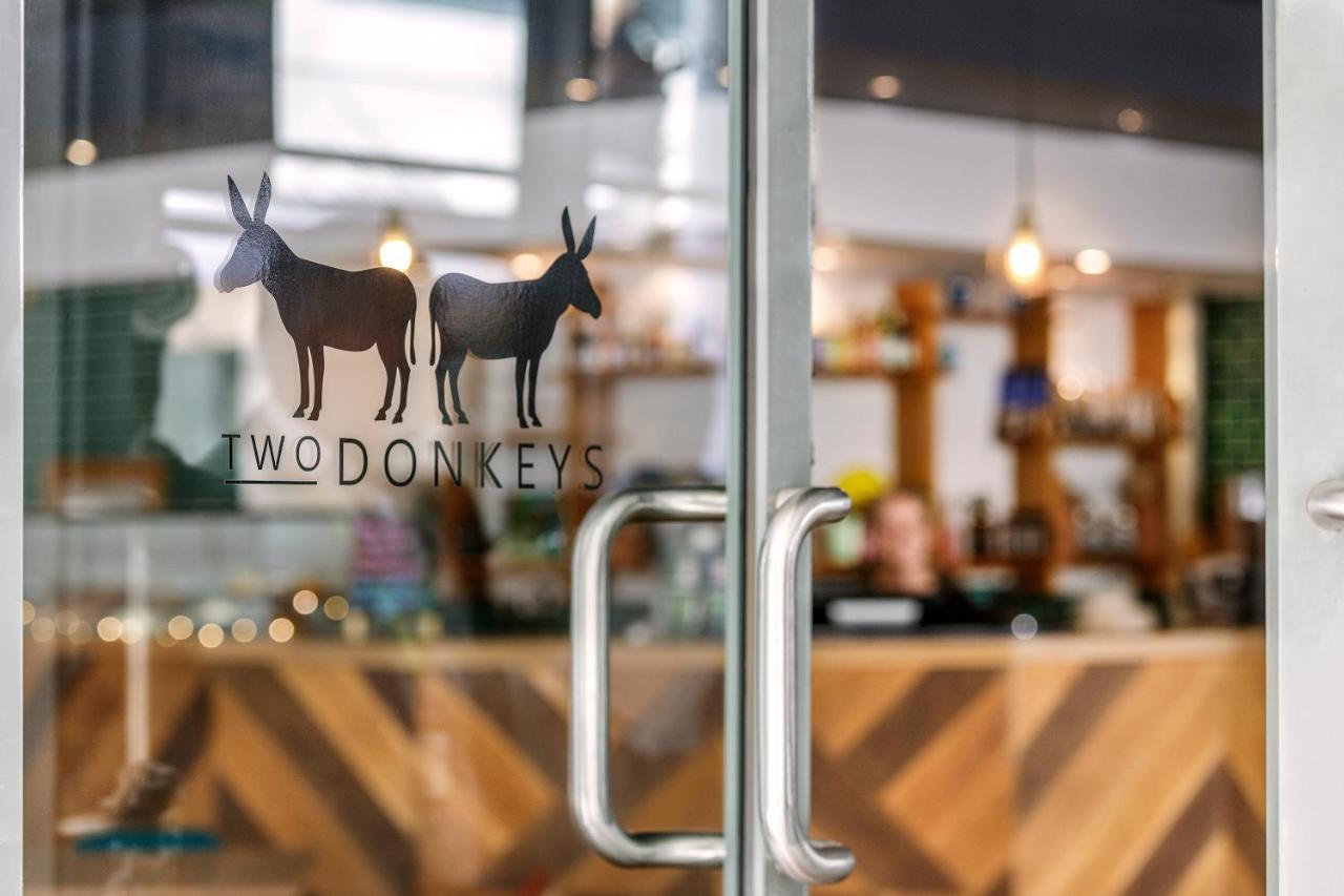 Amora Hotel Брисбен Экстерьер фото Two Donkeys