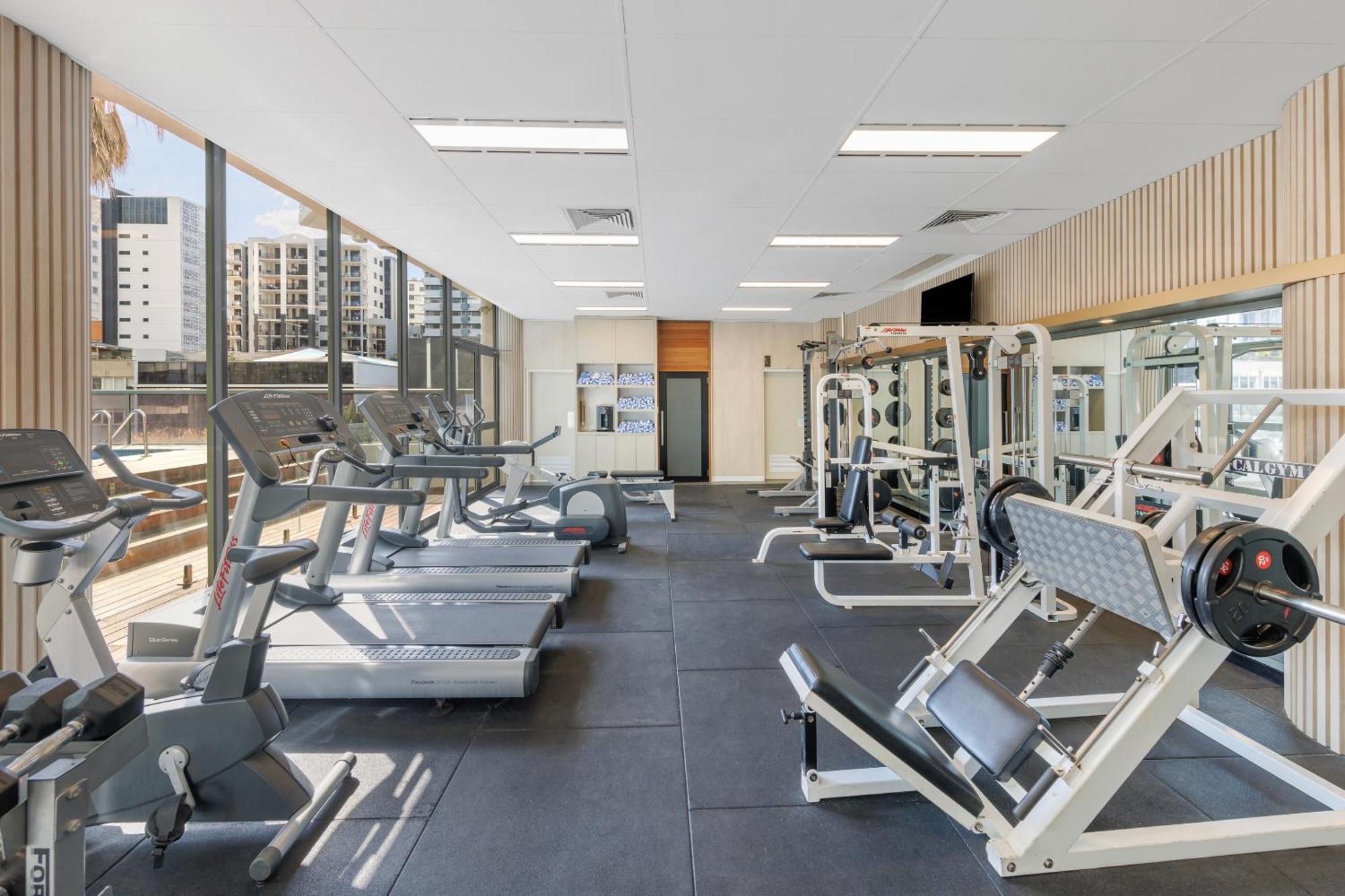 Amora Hotel Брисбен Экстерьер фото The gym at the hotel