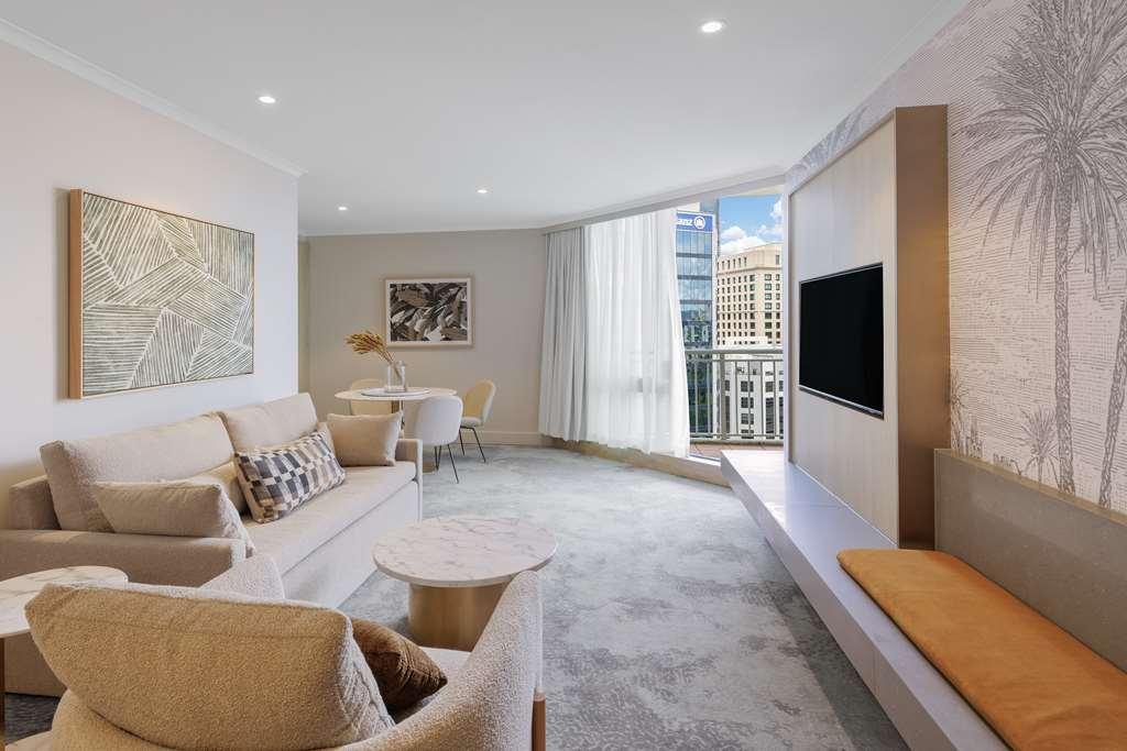 Amora Hotel Брисбен Номер фото Living room