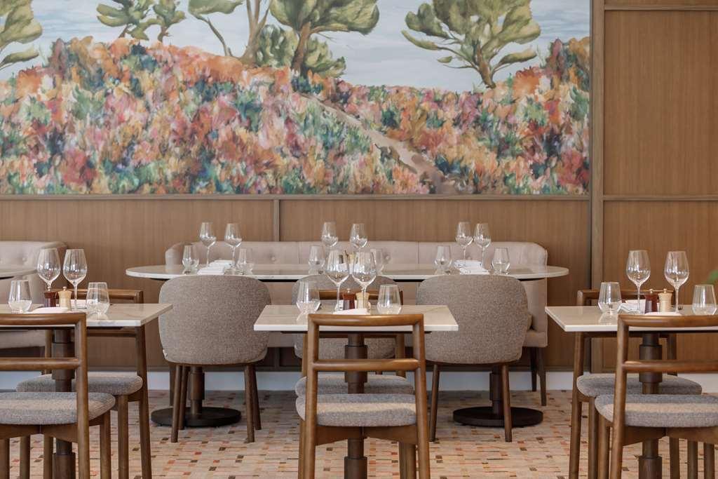 Amora Hotel Брисбен Ресторан фото Restaurant interior