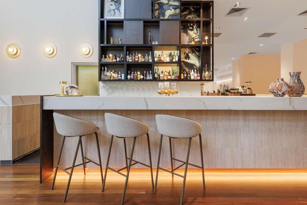 Amora Hotel Брисбен Интерьер фото Bar stools
